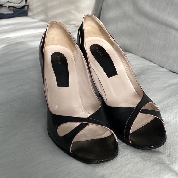 Marc Jacobs Black Leather Peep Toe Pump Heels - Picture 1 of 3